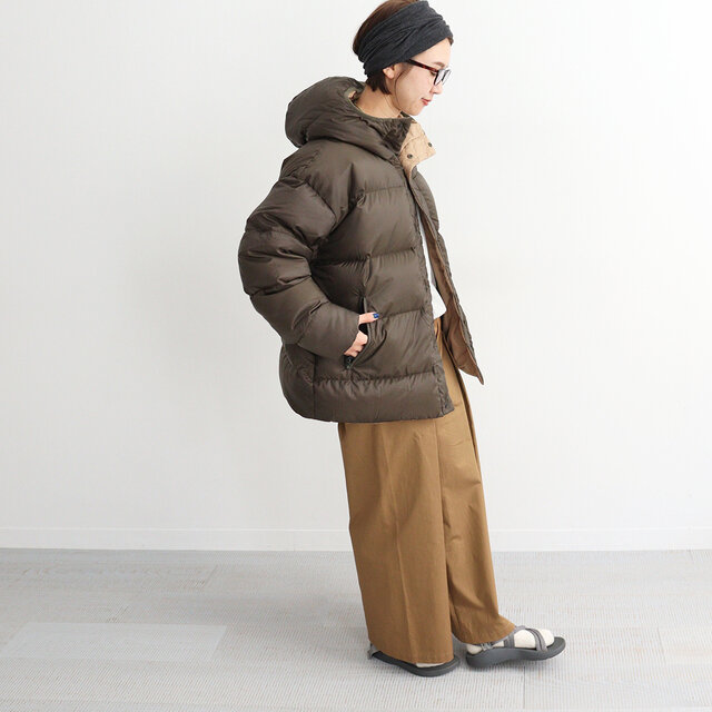 カーキ×ベージュ