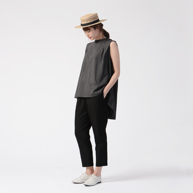 モデル:170cm / 54kg
color : charcoal(col.90) / size : Mサイズ