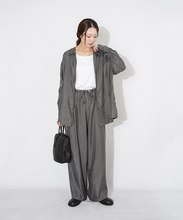 身長:164cm 着用カラー:92 c.gray/着用サイズ:f