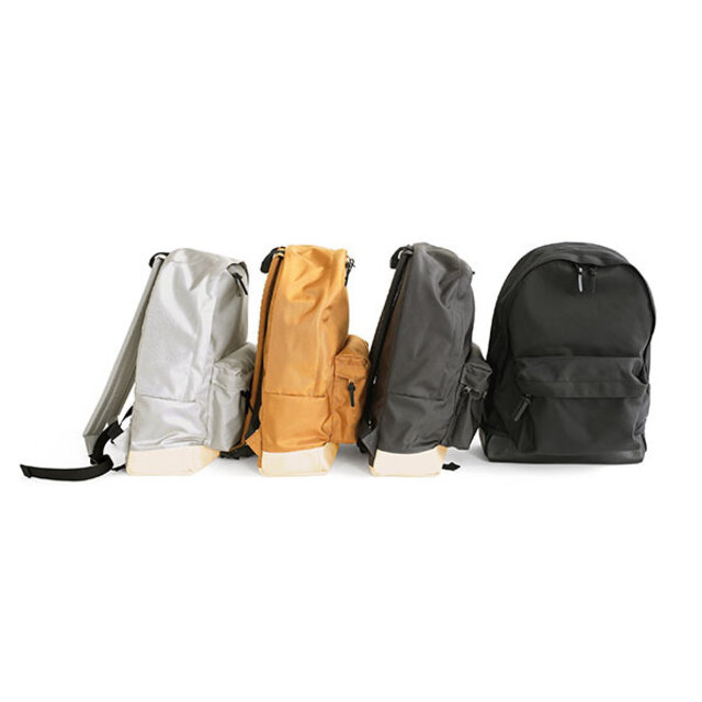 左から『SILVER』『CAMEL』『CHARCOAL』『BLACK』
