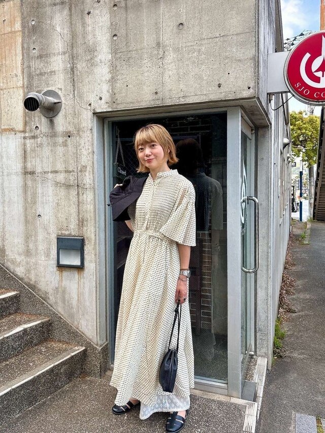 下にぺチパンツを合わせた華やかなスタイル