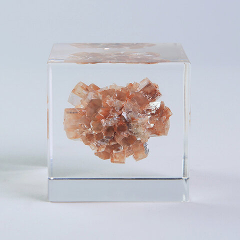 ウサギノネドコ｜Sola cube Mineral 霰石（5cm角）