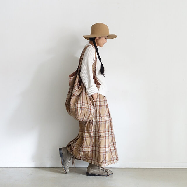Model 158cm、Beige 着用