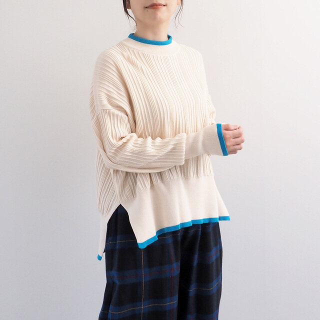 Model:身長 154cm
Color:310.アイボリー×マリンブルー
