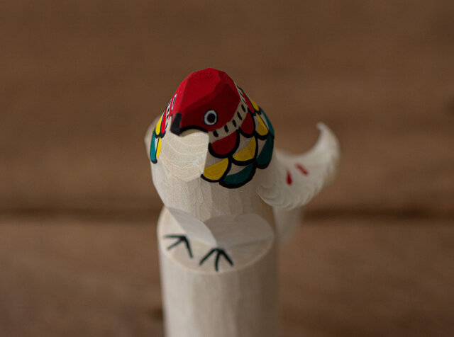 赤タカ丸目：赤タカよりも、きょとんとしたような表情が可愛らしいお鷹ぽっぽ