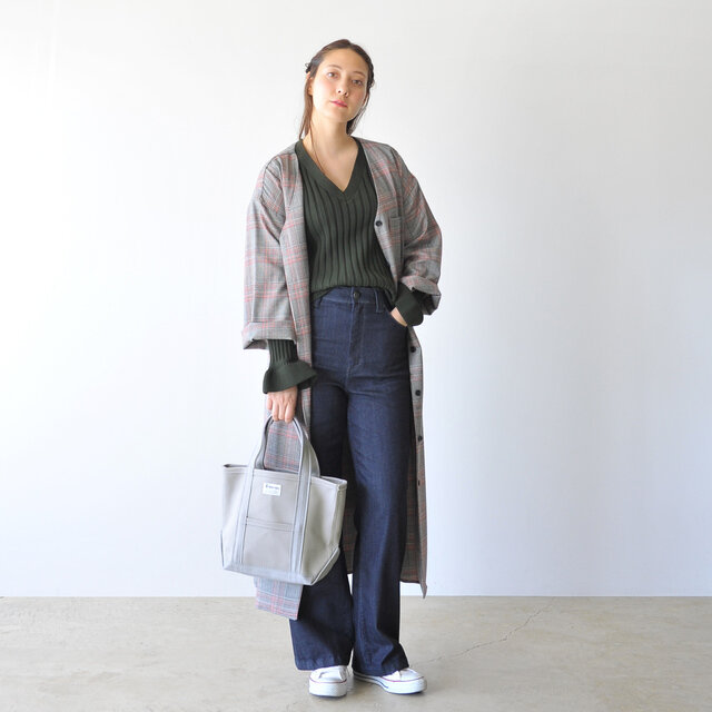 モデル: 164cm
color:grey×grey / size:ワンサイズ