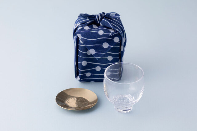 【豆皿＆宙吹き冷茶グラス ギフトセット teshima-spring】
※手ぬぐいハンカチでラッピングのようにお包みしてお届けします。