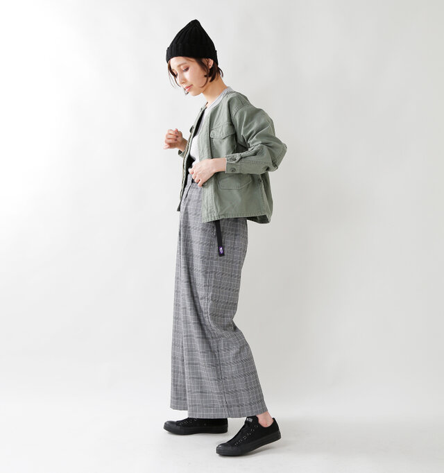 color : black monochrome / size : 5(24.0cm)
ベーシックなデザインのアイテムは、どんなコーディネートにもすんなりと溶け込んでくれますね。
