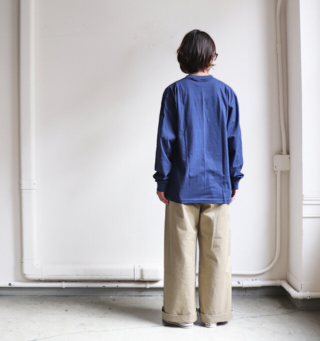 サイズはunisexでS、Mの2展開。
どんなスタイルにも合わせやすく、1枚でもインナーとしても、重ね着としてもおススメですよ。