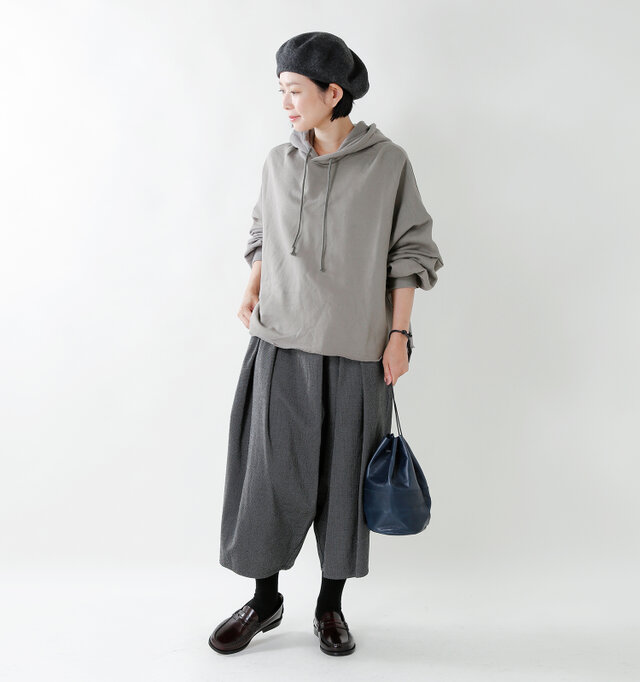 model mayu:158cm / 48kg
color : khaki gray / size : 1