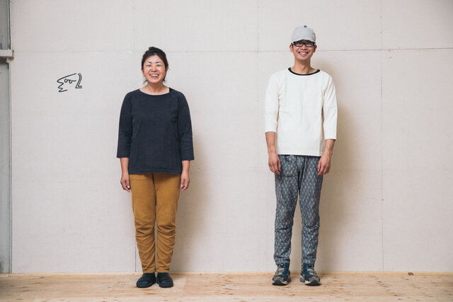 左:墨黒 右:オートミール 共にサイズ3