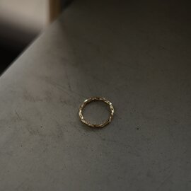 Garden of Eden|9K ハードツイストミニマルリング (幅1.5mm) アクセサリー 指輪 ジュエリー ユニセックス 9K HARD TWISTED MINIMAL RING ED26SS-131 ガーデンオブエデン
