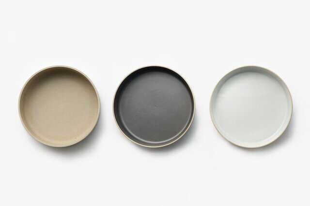左からNatural、Black、Gloss Gray