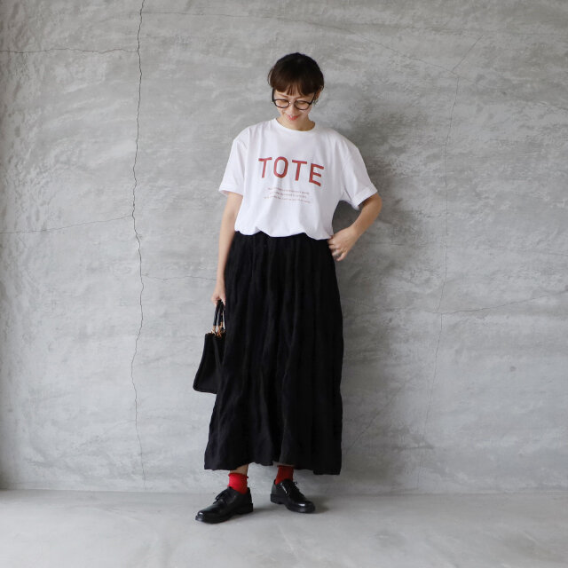 身長172cm 赤ロゴがコーディネートのアクセントに