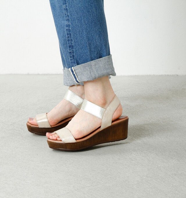 model yumi:165cm / 52kg
color : platinam / size : 38
