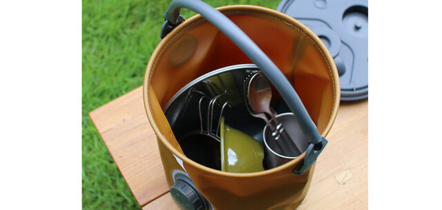 キャンプ場などの洗い場まで食器類を運ぶバケツとしても便利。