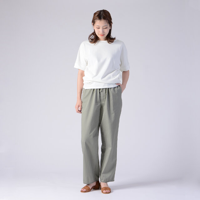 モデル:170cm / 54kg
color : off white / size : 1-2 (Mサイズ)