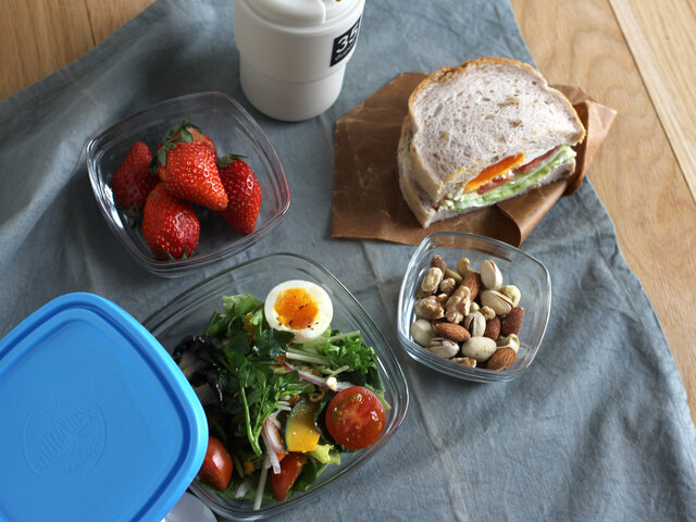 プラスチックの保存容器とは違い、強化ガラス製ですので食器のようにも使え、そのまま食卓に並べることも可能です。