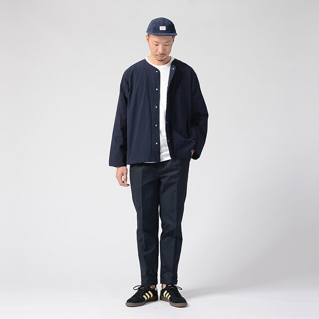 モデル:180cm / 72kg
color : navy / size : 4(Men's free)
ユニセックスデザインですので男性の方にも着用いただけます。