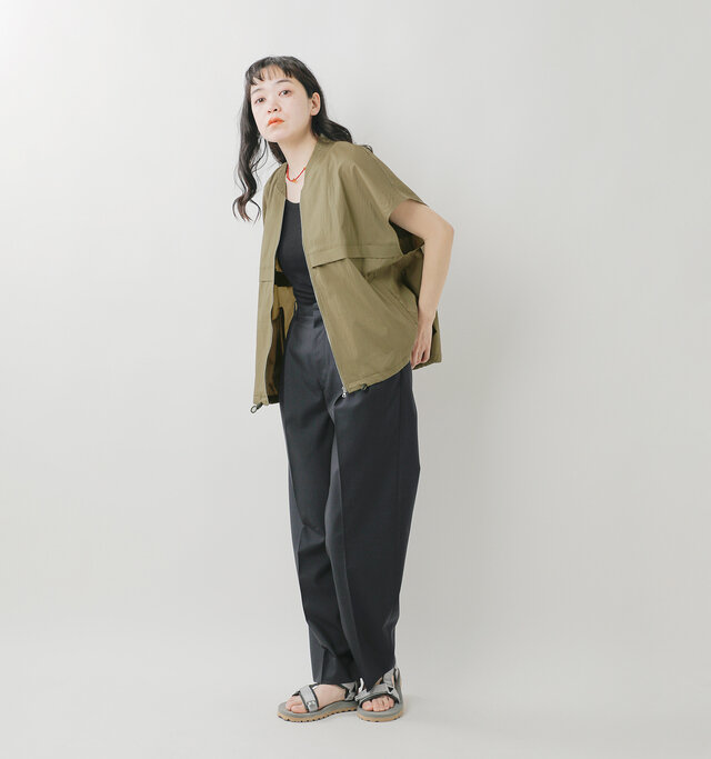 model saku:163cm / 43kg
color : khaki / size : OS
