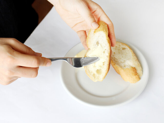 バタースプレターは、刃に角度がつけられていてバターを塗り広げやすいデザインに仕上げられています。毎朝トーストはかかせないという方は、パン好きのあなたはぜひ！