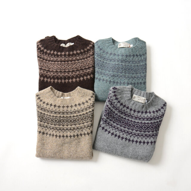 左上から時計回りに、「truffle×nutmeg」「graphite green×moonshadow」「med grey×blueberry」「mushroom×mole」の4色をご用意しました。