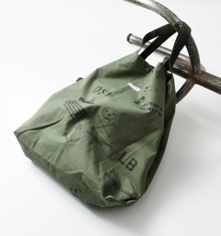 ENGINEERED GARMENTS｜コットン リップストップ グラフィティ プリント キャリーオール トートバッグ “Carry All Tote” or448-ma