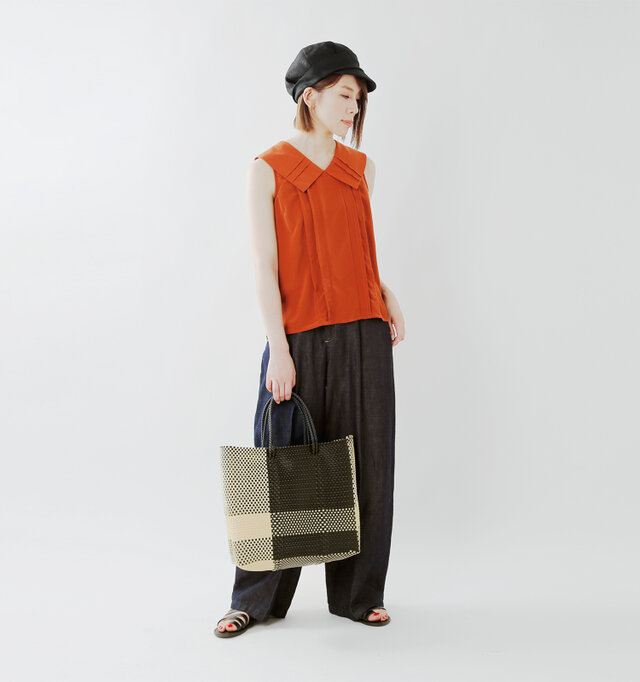 model mei:165cm / 50kg
color : black × cream / size : M