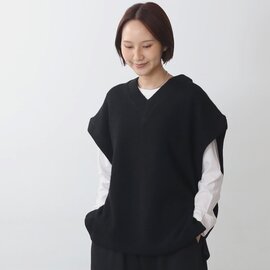 UNIVERSAL TISSU|いつものコーデに重ねるだけでトレンドスタイルに ウーレンクォーター サイドボタンベスト クロ kurashisha