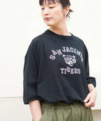 BLUE LAKE MARKET|【20%OFF】17/-BD天竺 ラグランフロッキープリントプルオーバー -SAN JACINTO TIGERS-半袖 トップス b-491010