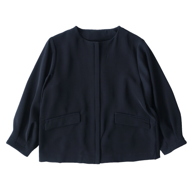 カラーはオケージョンでも、オフィスでも使いやすい“navy”と“black”の2色をご用意。
