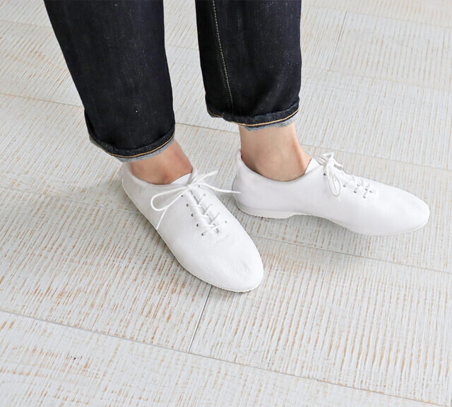 ソフトレザーなので優しく馴染んでくれますよ♪