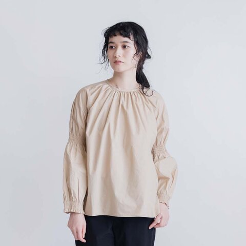 UNIVERSAL TISSU|ナチュラルタイプライター ギャザースリーブブラウス【SALE】