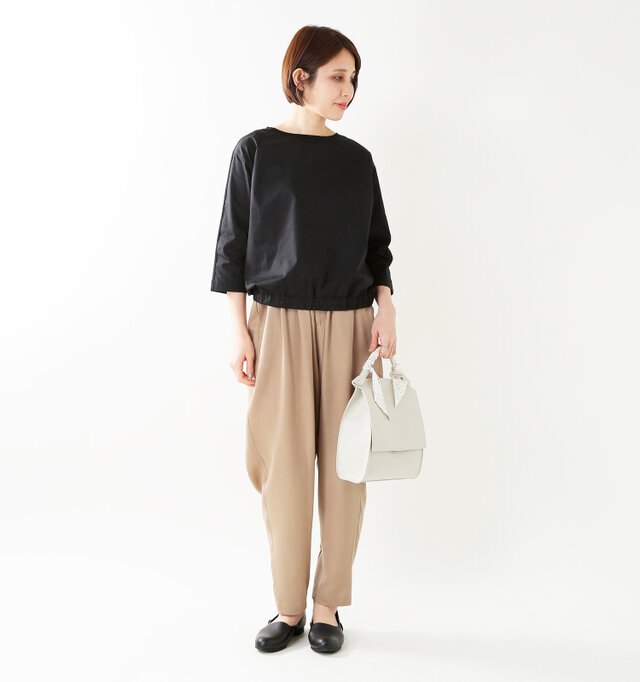 model yama:167cm / 49kg
color : black / size : 24.0
