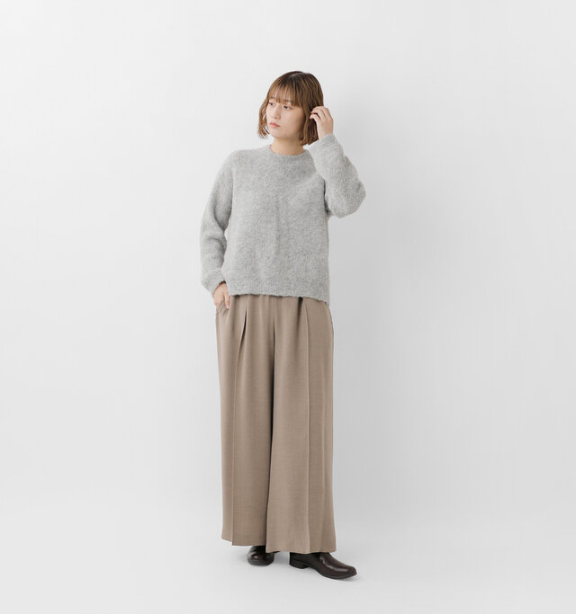 model ai:166cm / 47kg
color : beige / size : 40