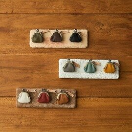 Kanmi|胸元やバッグにちょこんと「itsu mono おまもりがま口ブローチ」【SP25-98】