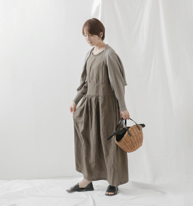 model asuka：160cm / 48kg 
color : beige melange / size : 2