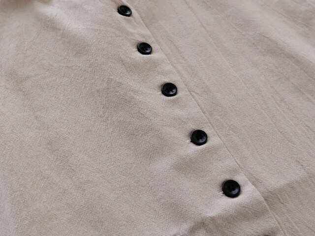 ベージュグレー