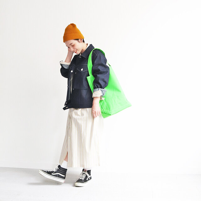 グレー×イエロー 着用、モデル身長:150cm