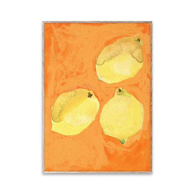 キッチンやその他の場所にポップな彩りを添える「Lemons」。丸みを帯びた3つの柑橘類が、オレンジ色の鮮やかな背景の上に置かれています。水彩絵の具とパステルを混ぜ合わせ、グラフィックでありながら柔らかさも感じさせる構図を作り上げました。グラフィックでありながらソフトな印象を与えます。