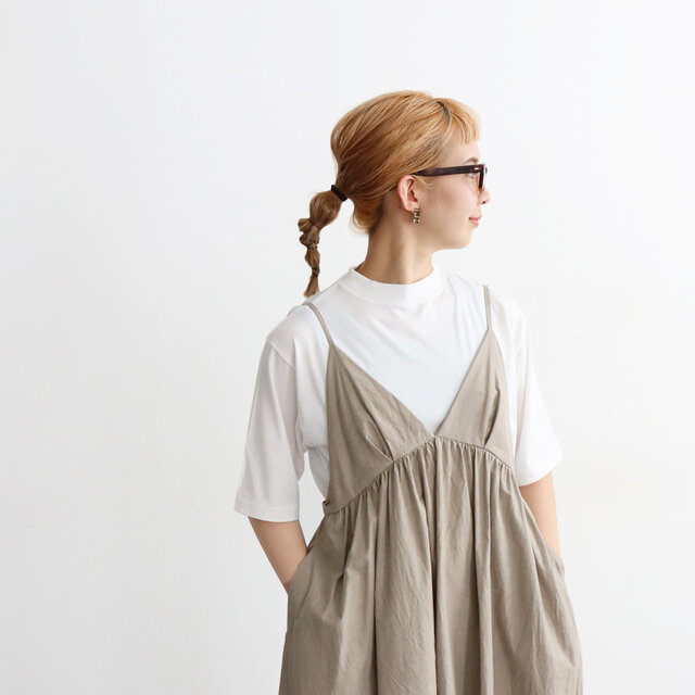 薄手で綺麗な生地は、肌触りもよく軽量....!
そして1枚でもインナーでも使いたくなる3色展開!