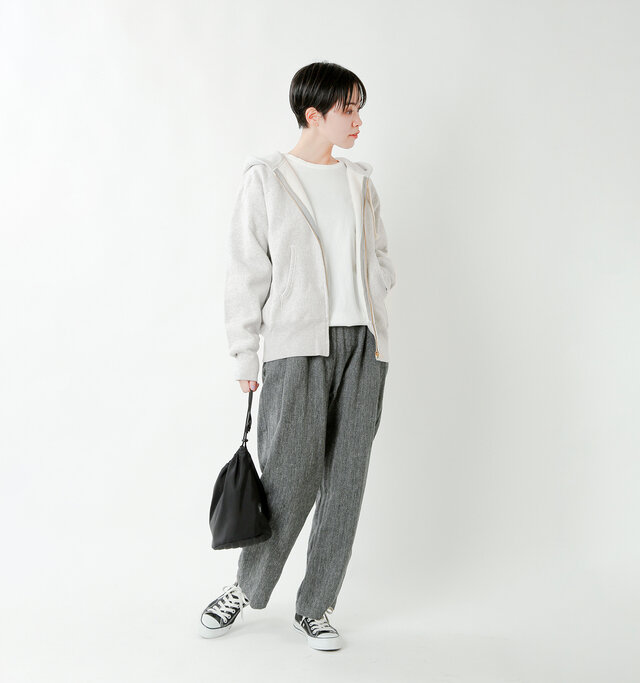 model saku：163cm / 43kg 
color : silver gray / size : M