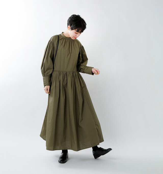 model saku:163cm / 43kg
color : khaki / size : F