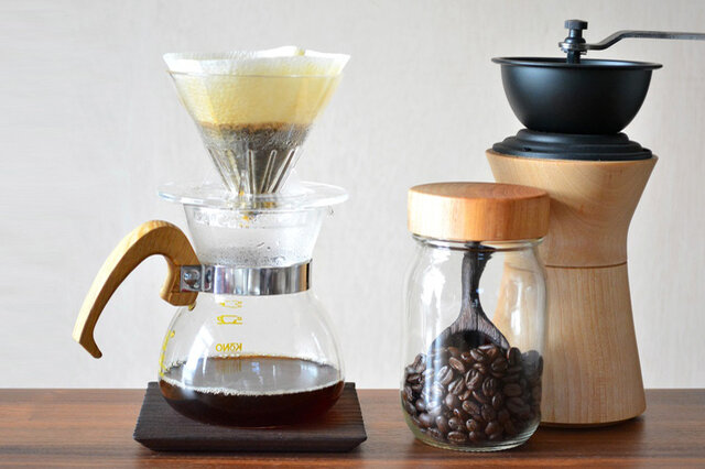 保存容器の中に入れてコーヒー豆ごと保存すれば、豆の良い香りもほんのり移り、さらに風合いが増していきます。