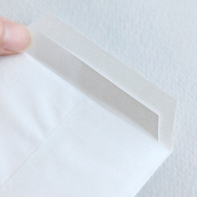 封筒は、中が透けないように２重仕立てのしっかりした作りとなっています。