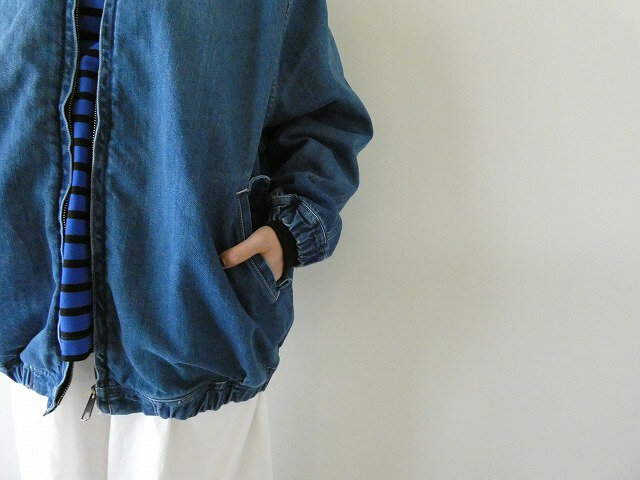 裾にゴムを効かせています。