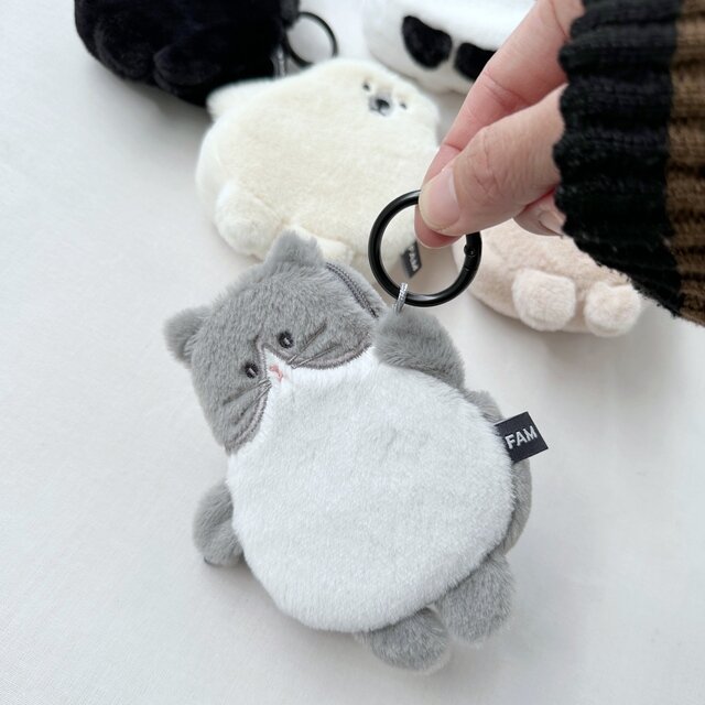 ちょっぴり斜めがかわいいデザイン。