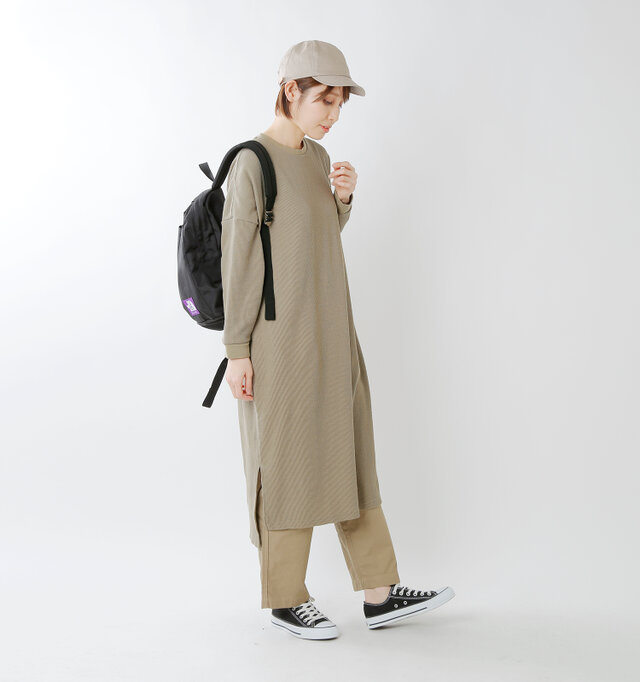 color : beige / size : 1
一枚サラリと着ても素敵ですが、パンツとレイヤードで着こなせば大人のラフスタイルが完成。一枚でもレイヤードでも楽しめるのが魅力です。