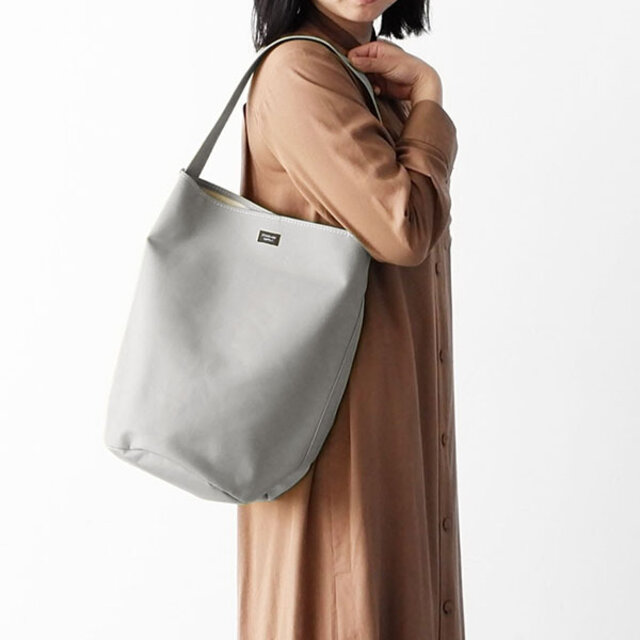 女性モデル身長 : 157cm
