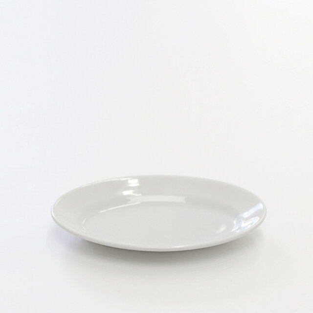 28㎝は、カレーやシチューに。縁が高くなっているので、汁気がある料理にも便利です。